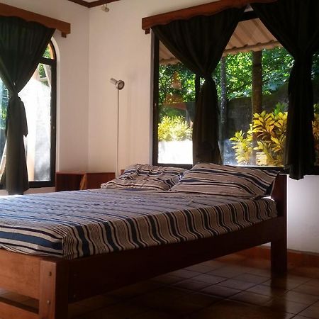 Bed and Breakfast Embassy House à Puerto Jiménez Extérieur photo