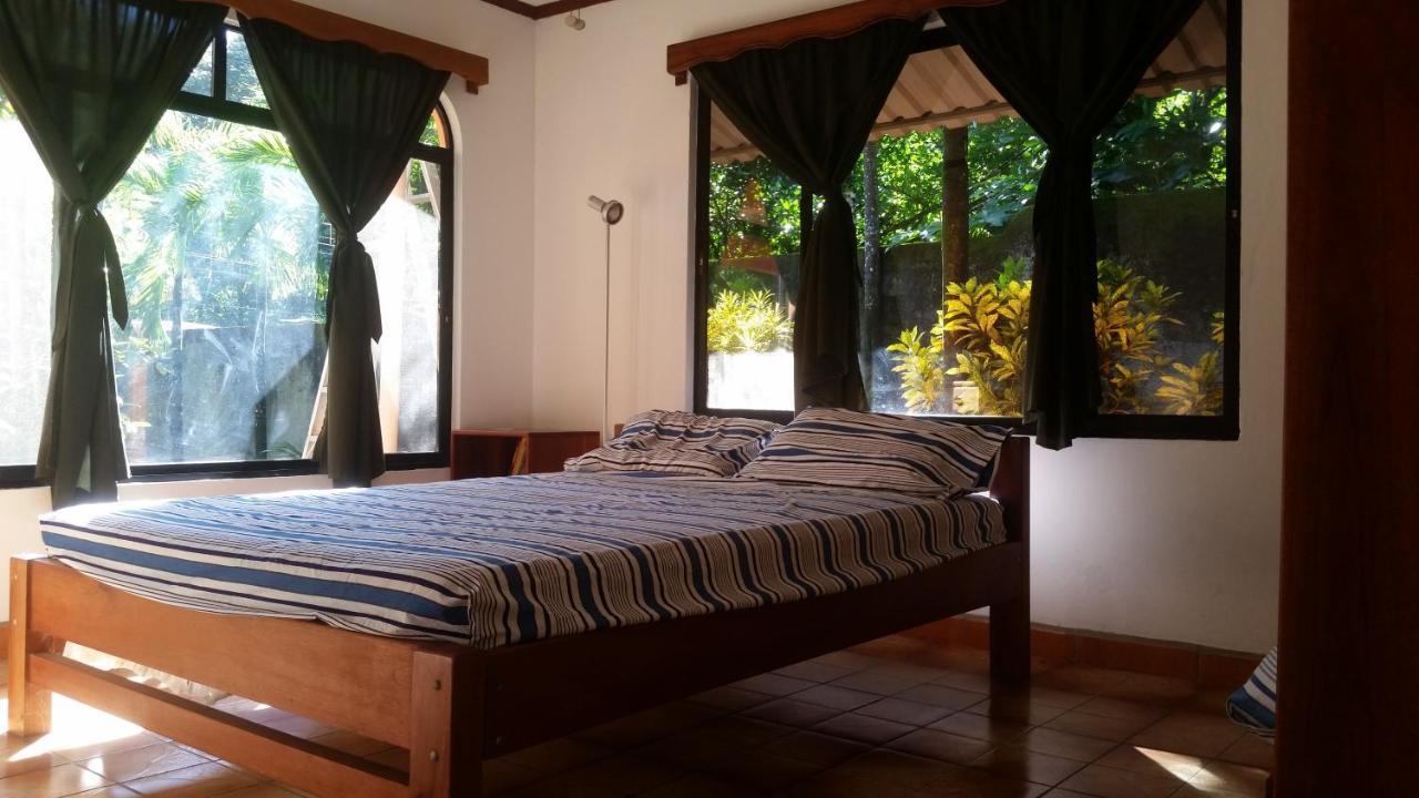 Bed and Breakfast Embassy House à Puerto Jiménez Extérieur photo